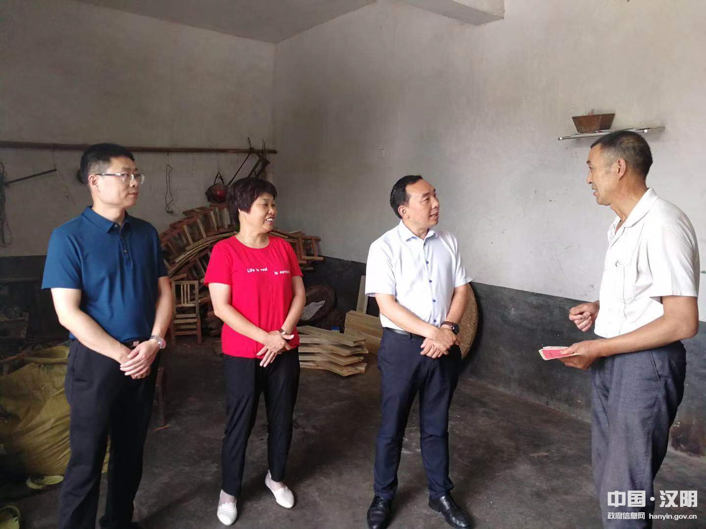 罗国才到铁佛寺镇走访慰问退役军人及"四支队伍"