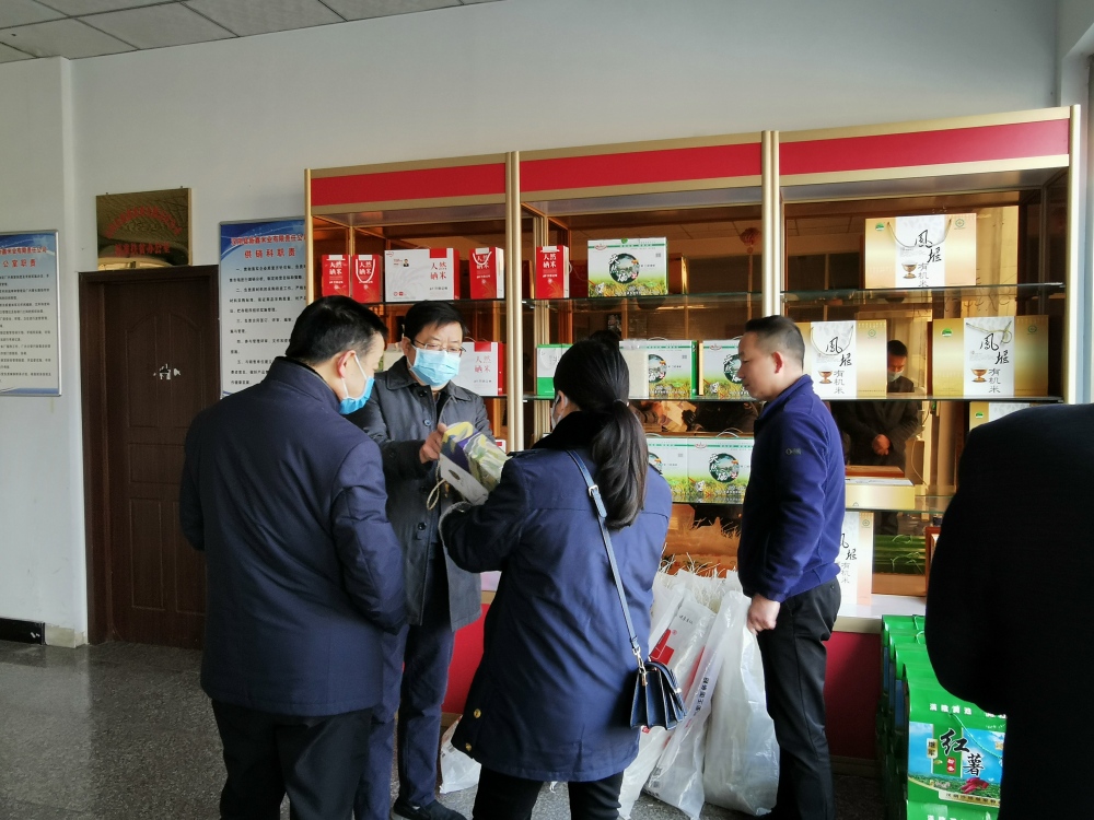 汉阴县发改局和市场监管局联合检查成品粮油供应情况10.jpg
