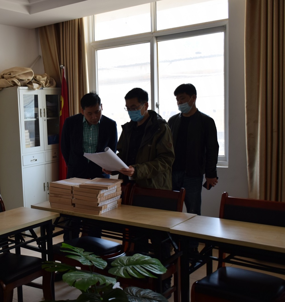 查阅资料.JPG